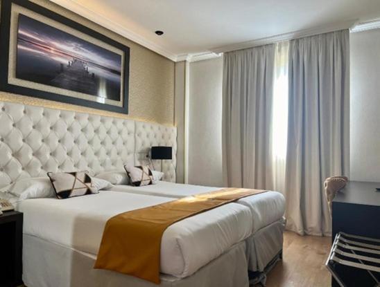 Hotel Suites Feria De Madrid Exterior foto